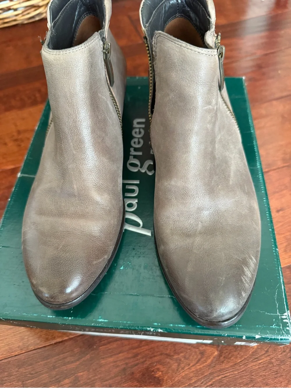 Paul Green Taupe/Brown Leather Ankle Booties with zipper 7.5